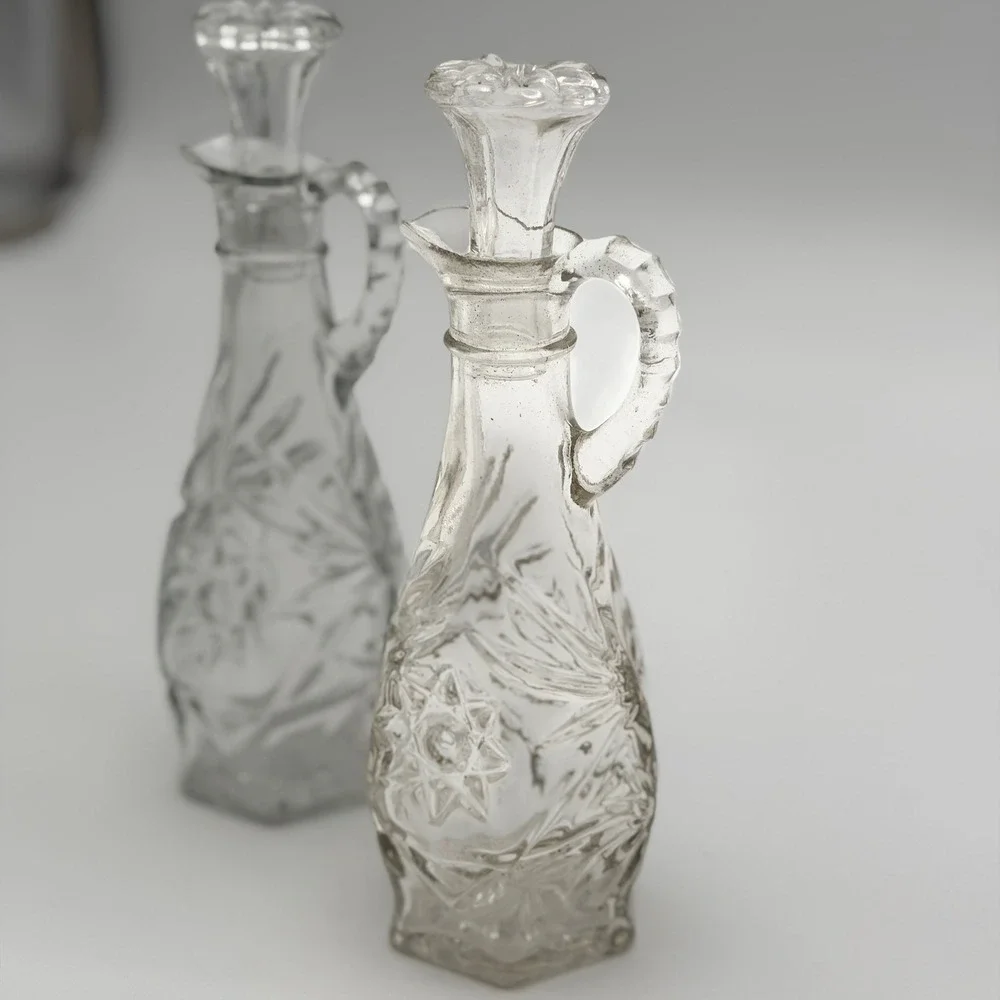 Vintage Clear‎ Pressed Glass Starburst Cruet Set with Stoppers Set of 2 7 inch
